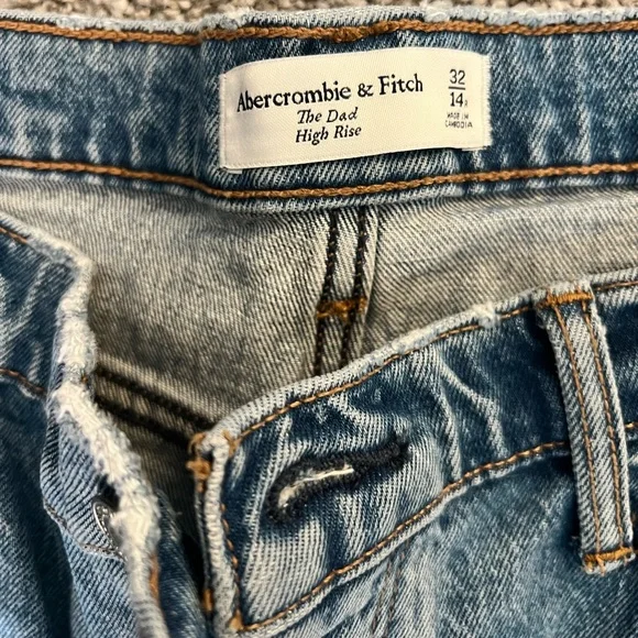 Abercrombie & Fitch - 👖 High Rise Ripped Dad Jeans - Picture 4 of 5